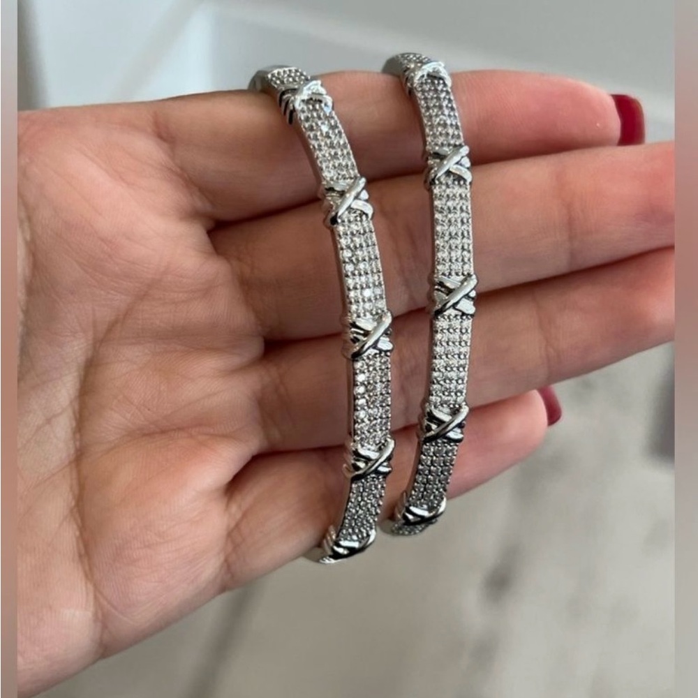 Chic Silver Bangle Bracelet with X and Crystal Accents - Picture 2 of 3